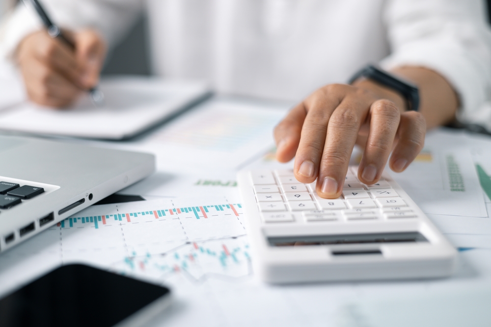 First Meeting with a Financial Advisor: What to Bring? [w/ Checklist] - Featured Image